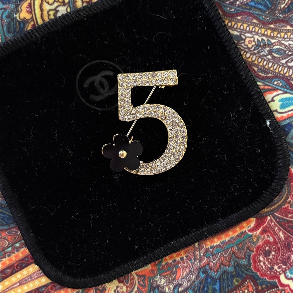 NO. 5 BROOCH GOLD /RHINESTONES W BLACK CAMELLIA FLOWER.